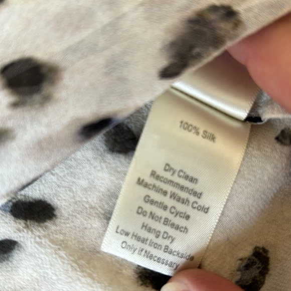 EUC 100% silk Ecru brand blouse size Small - Picture 8 of 13